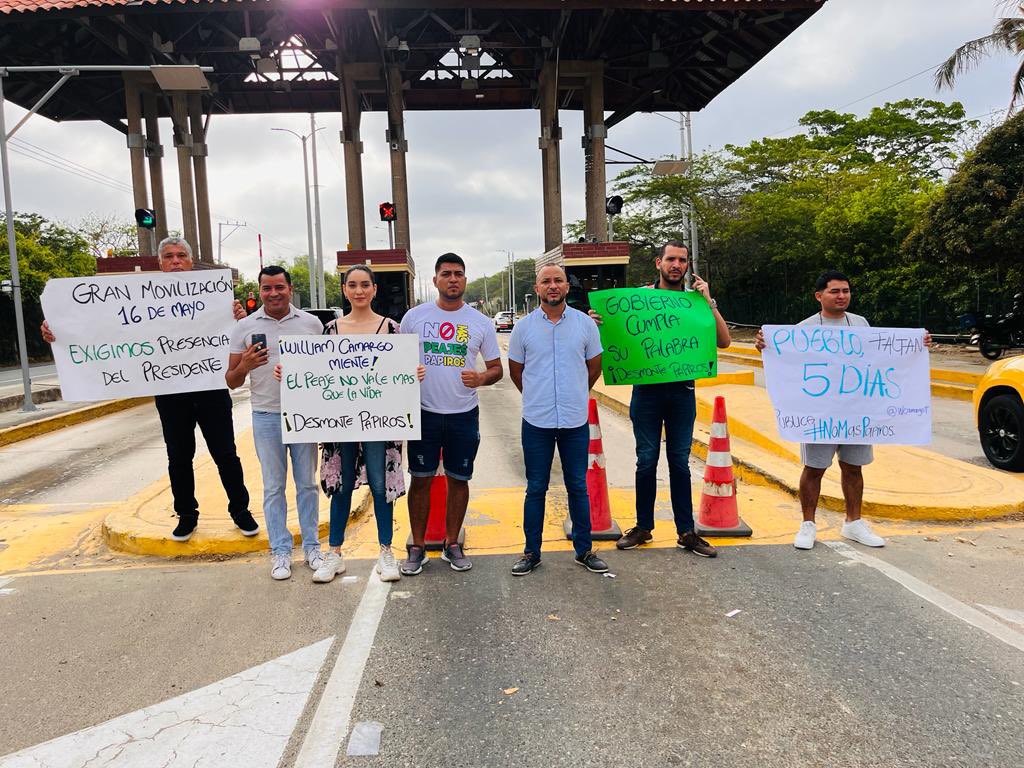 RosembergCueto's tweet photo. @petrogustavo aquí está la comunidad q se manifestó pacíficamente, aceptó mesas técnicas, primo el diálogo a pesar de los constantes ataques de @wcamargotriana en la ANI. ¿Hay que ser delincuentes para que nos tomen en serio? ¿Ese es el mensaje? @WilliamlvarezMa @KarolSolisMenco https://t.co/2vuHyibv4C