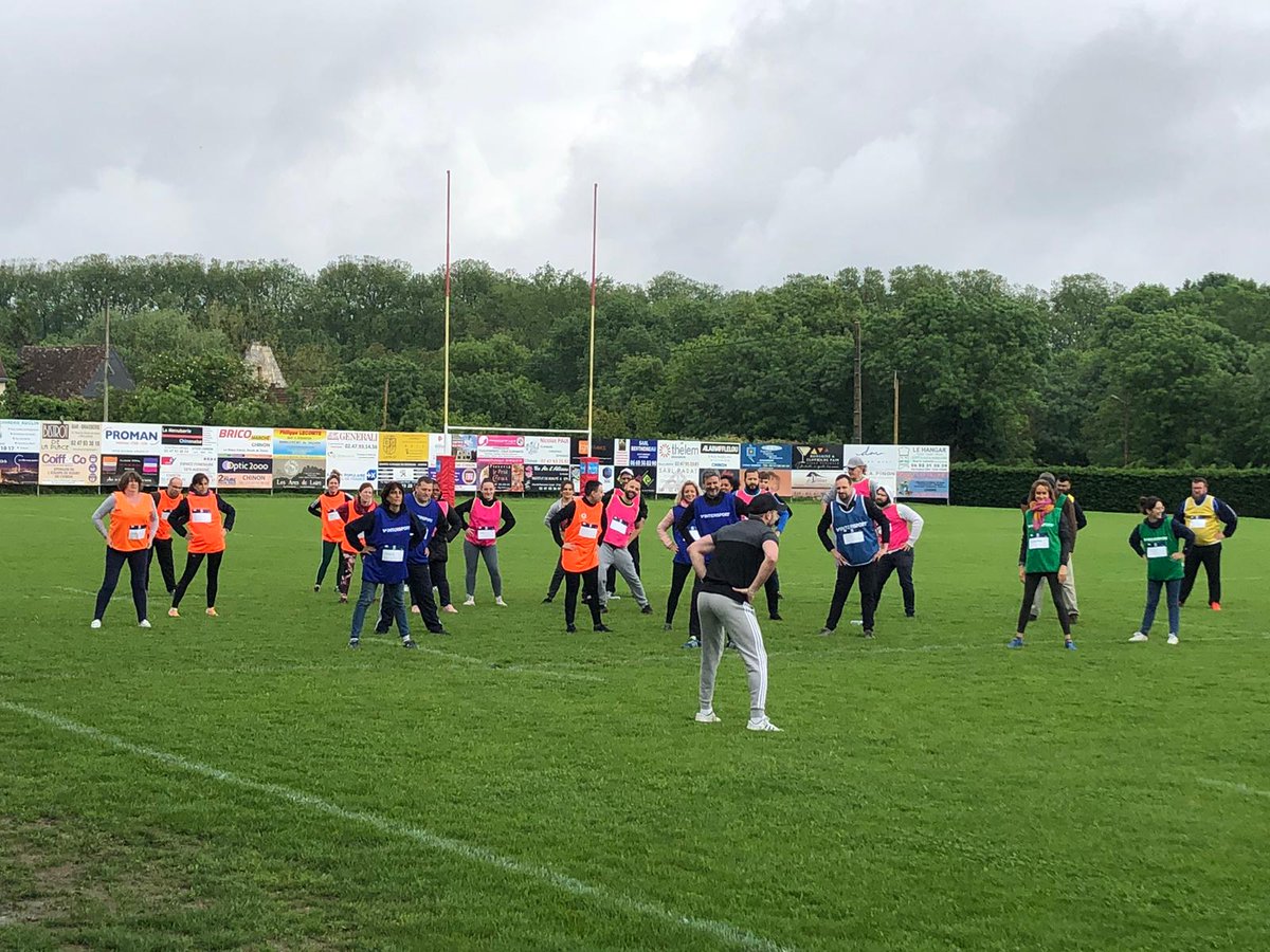 FTravail_CVL's tweet image. Opération &quot;du stade vers l&apos;emploi&quot; aujourd&apos;hui à #Chinon, avec + d&apos;une 40aine de candidats et 20 entreprises. 
Après une matinée riche en échanges sportifs, dans une ambiance décontractée, place cet après-midi aux #recrutements!
#TousMobilisés #AvecPôleEmploi et @ffrugby