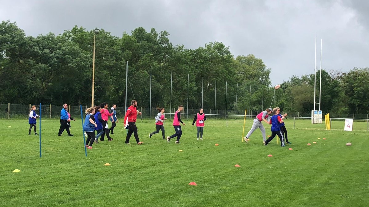 FTravail_CVL's tweet image. Opération &quot;du stade vers l&apos;emploi&quot; aujourd&apos;hui à #Chinon, avec + d&apos;une 40aine de candidats et 20 entreprises. 
Après une matinée riche en échanges sportifs, dans une ambiance décontractée, place cet après-midi aux #recrutements!
#TousMobilisés #AvecPôleEmploi et @ffrugby