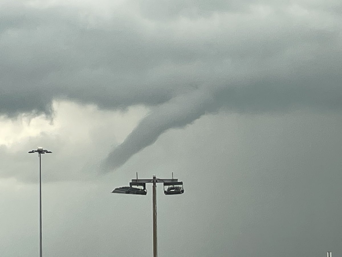 @bbcweather @looknorthBBC #weatherwatchers @Hudsonweather @peter_levy 
Funnel cloud over Humberside Airport