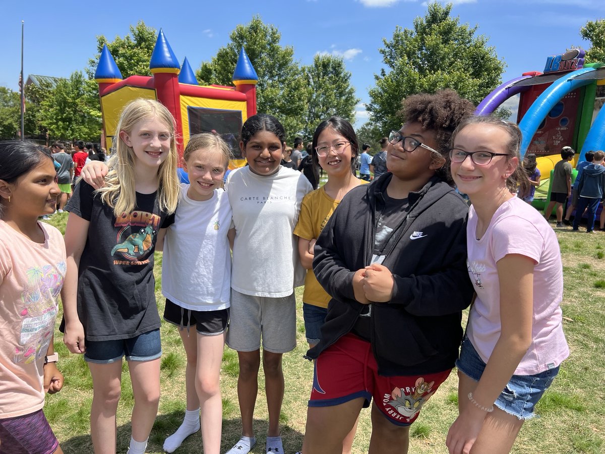 settlesbridge's tweet photo. Our Super Stars are getting ready to "bounce" into summer vacation here in a couple of weeks. Before they do, we wanted to celebrate how our SBE Stars have been, "Respectful, Responsible, and Kind." Check out the fun we had on the lawn from our Q4 PBIS Celebration. #BeAStar https://t.co/6h9nZzYYb9