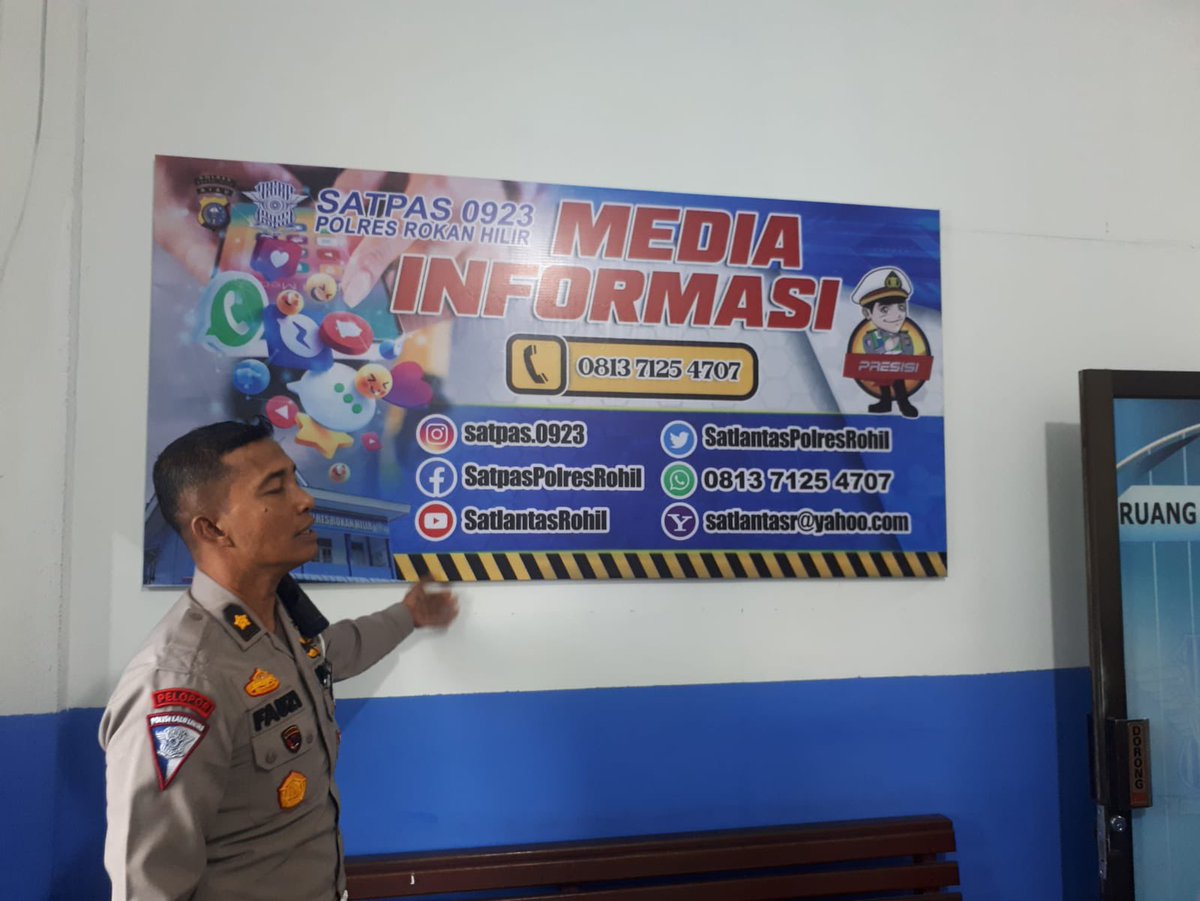 SIMPoldaRiau's tweet photo. Kasi SIM Ditlantas Polda Riau Kompol. Pauzi, S.H., M.H melaksanakan giat pemantauan dan evaluasi kinerja pelayanan publik di Satpas SIM Polres Rohil.
Kamis, 11 Mei 2023
#satpas #pelayananprima #aksipolisiindonesia #utamakankeselamatandankesehatankerja https://t.co/fCT5AJ3Lka