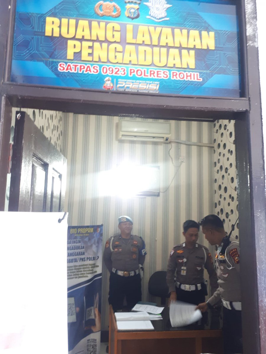 SIMPoldaRiau's tweet photo. Kasi SIM Ditlantas Polda Riau Kompol. Pauzi, S.H., M.H melaksanakan giat pemantauan dan evaluasi kinerja pelayanan publik di Satpas SIM Polres Rohil.
Kamis, 11 Mei 2023
#satpas #pelayananprima #aksipolisiindonesia #utamakankeselamatandankesehatankerja https://t.co/fCT5AJ3Lka