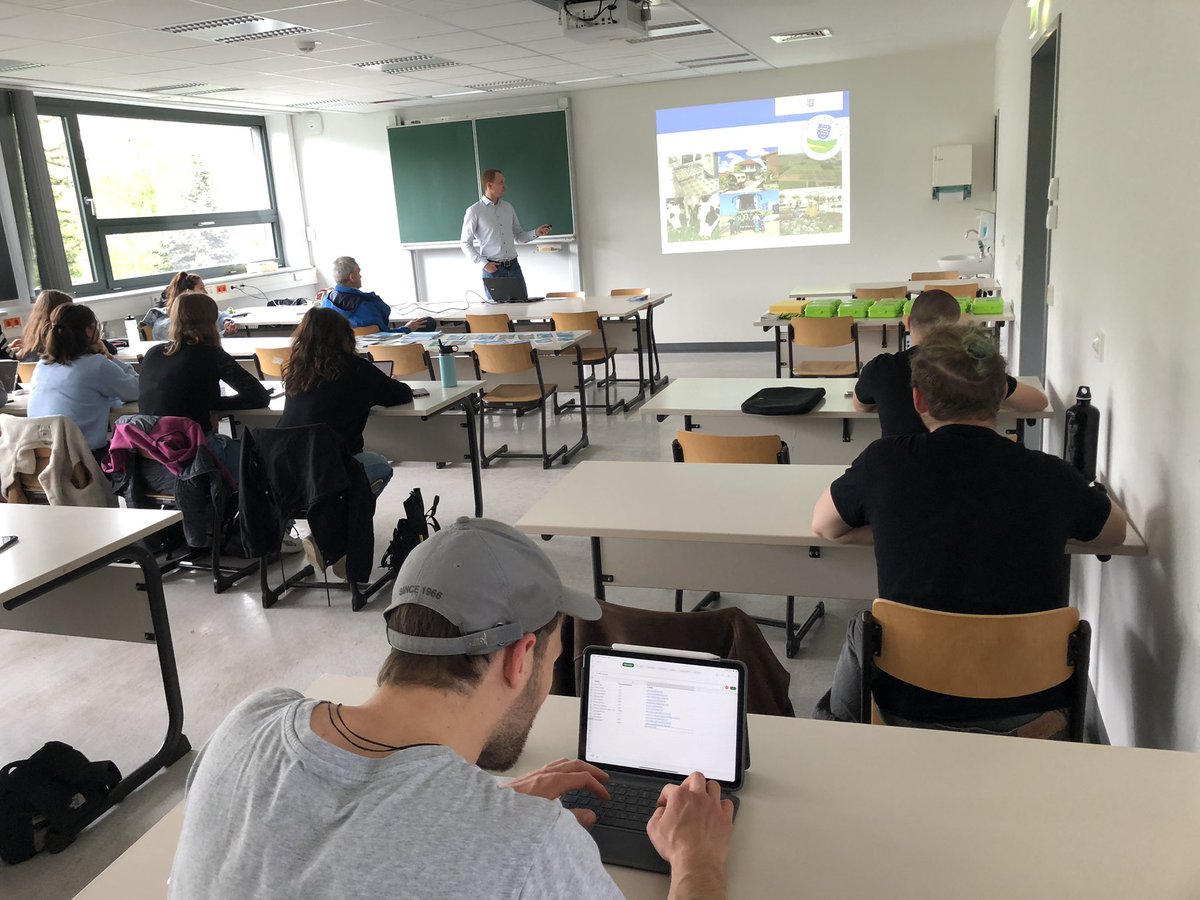 Sesión 6 del curso de desarrollo y manejo sostenible en la Universidad de Ciencias Aplicadas de Jena!