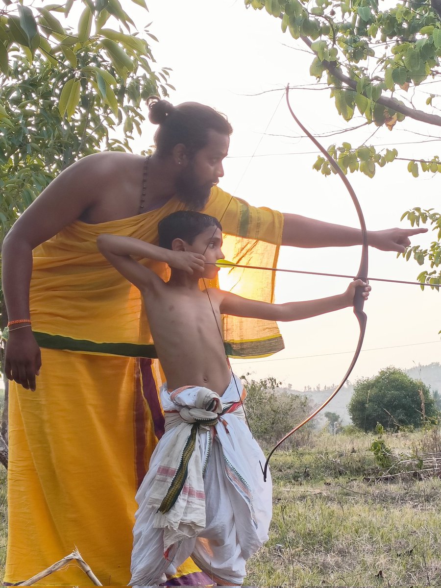 IDhanurveda's tweet photo. A true guru not only imparts knowledge of Dhanurvidya (archery), but also instills discipline, focus, and a warrior's spirit in the shishya.

#isodhan #om #ramayana #mahabharat #jaishreeram #shreeram #dhanurvidya #dhanurveda #archery #guru #indian #Mahabharata https://t.co/vBwEWmrKad