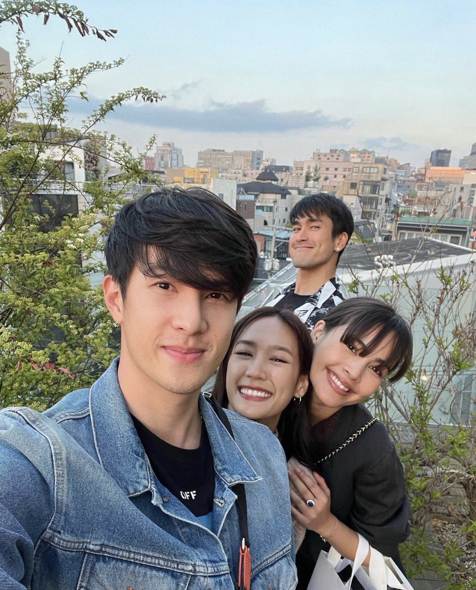 omgeeees's tweet photo. ทริปเกาหลีนอกจากชุดคู่แล้วก็มีหน้าพิแบร์นี่แหละค่ะที่มีพิรุธ ฟีลชิปเปอร์ที่แท้ทรู ☺️ #เจมส์พาย https://t.co/uzFTXBBals