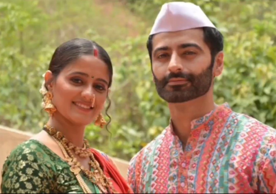 IAmAyeshaFan's tweet photo. @Harshadfangirl @sajash5 @har1603 #Satya #HarshadArora #GhumHaiKisikeyPyaarMeiin
#DrCool #DrHeadache π β₯ π. Fans are loving and respecting Satya everyday. Brilliant performance in various emotions. #SaiYaKiSatya #DrSaiJoshiAdhikariKiSatya https://t.co/9BLKml34lC