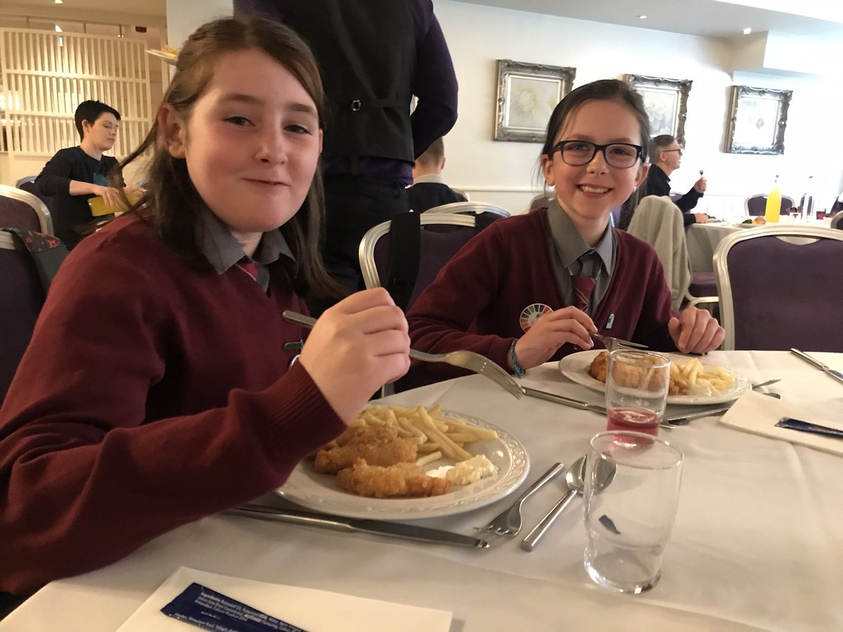 EdmondstownNS's tweet photo. Edmondstown NS is Absolutely thrilled to be awarded REGIONAL WINNER for #Globalcitizenshiplitterandwaste The judges were blown away by all the fantastic work the school is doing. Huge congrats to Ms Browne and Green School Committee for our 7th Renewal #Greenflag @GreenSchoolsIre https://t.co/2jdyzrK9bF