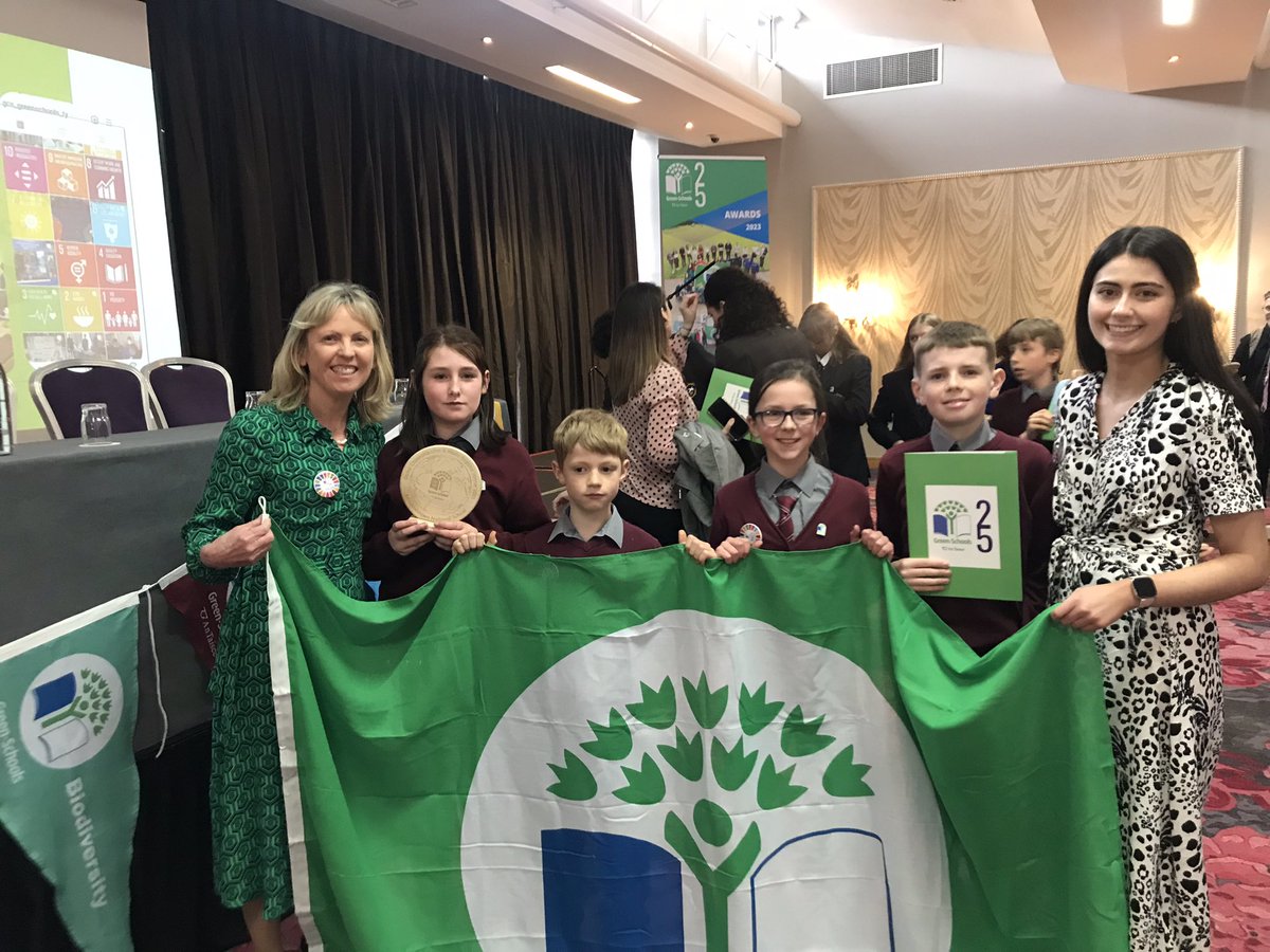 EdmondstownNS's tweet photo. Edmondstown NS is Absolutely thrilled to be awarded REGIONAL WINNER for #Globalcitizenshiplitterandwaste The judges were blown away by all the fantastic work the school is doing. Huge congrats to Ms Browne and Green School Committee for our 7th Renewal #Greenflag @GreenSchoolsIre https://t.co/2jdyzrK9bF
