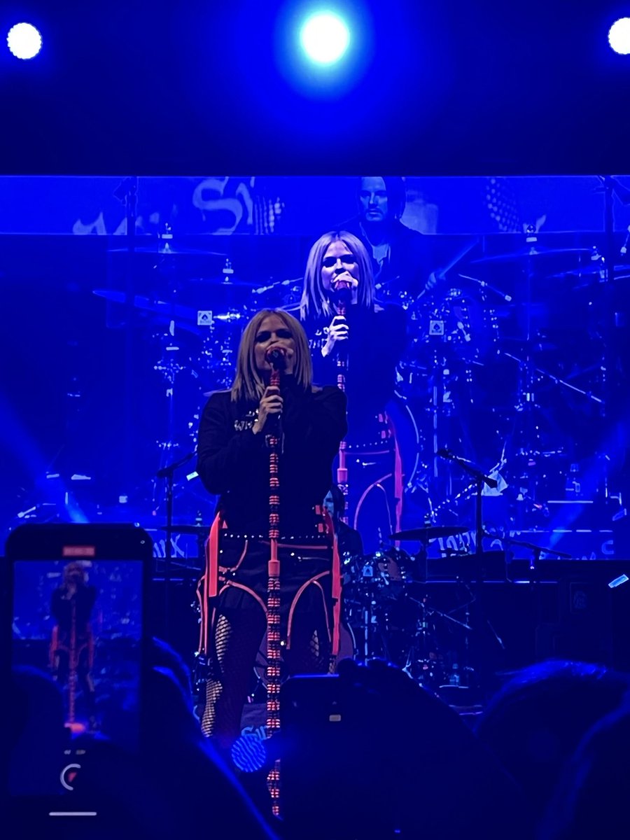 Basty_7696's tweet photo. @AvrilNewsFans @AvrilLavigne Seeing her live made is to one of my lifetime favorite days😍 https://t.co/TEZDqgZlPb
