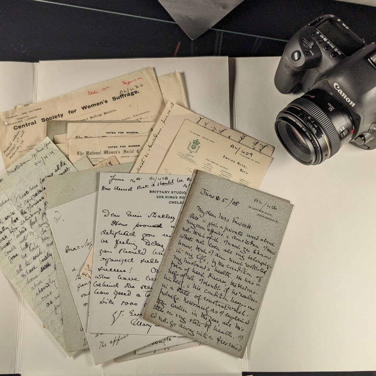 LSELibrary's tweet photo. Good news! We've almost finished digitising the ‘Autograph Letter Collection’ — a hugely rich collection of over 5,000 letters dating from 1851 to 1975. Find out more...🧵 https://t.co/dDJNqhBTgH