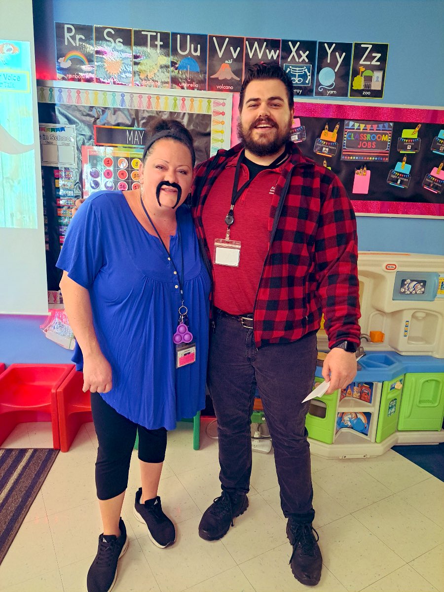 Miss Seyller tweet media