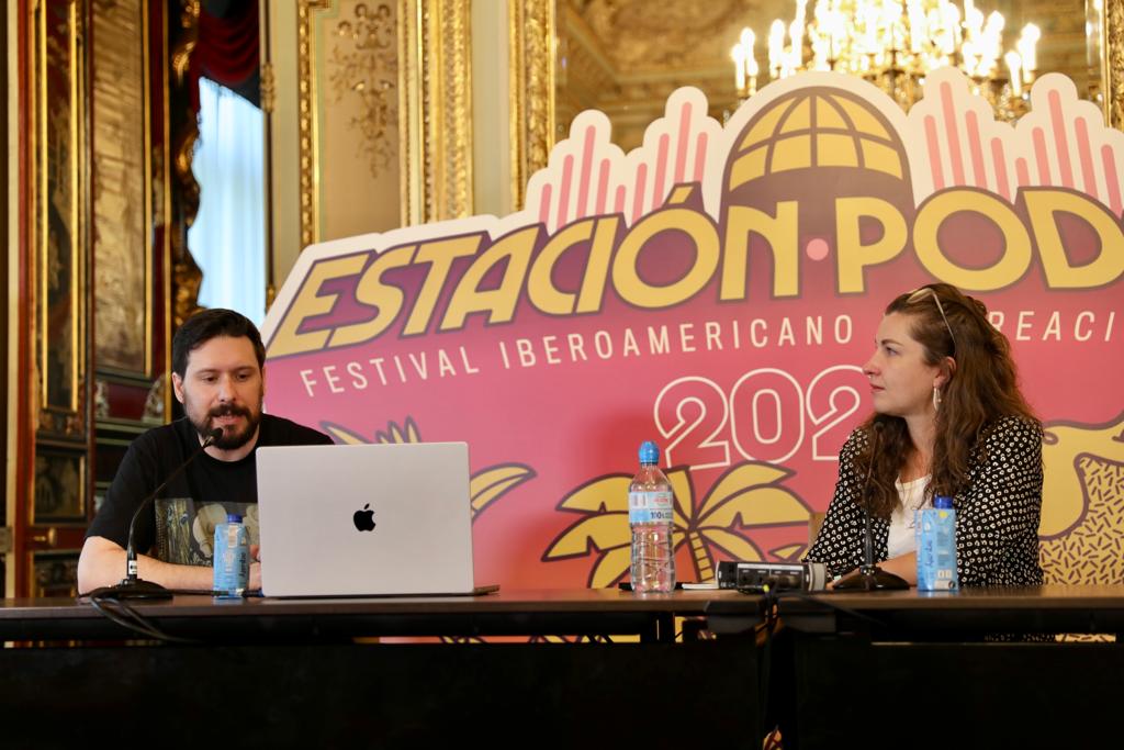 PodcastEstacion's tweet photo. 🐒 Cerramos la mañana en @casamerica conociendo cómo se produce podcast multilingüe. https://t.co/rZbu8LrpIW