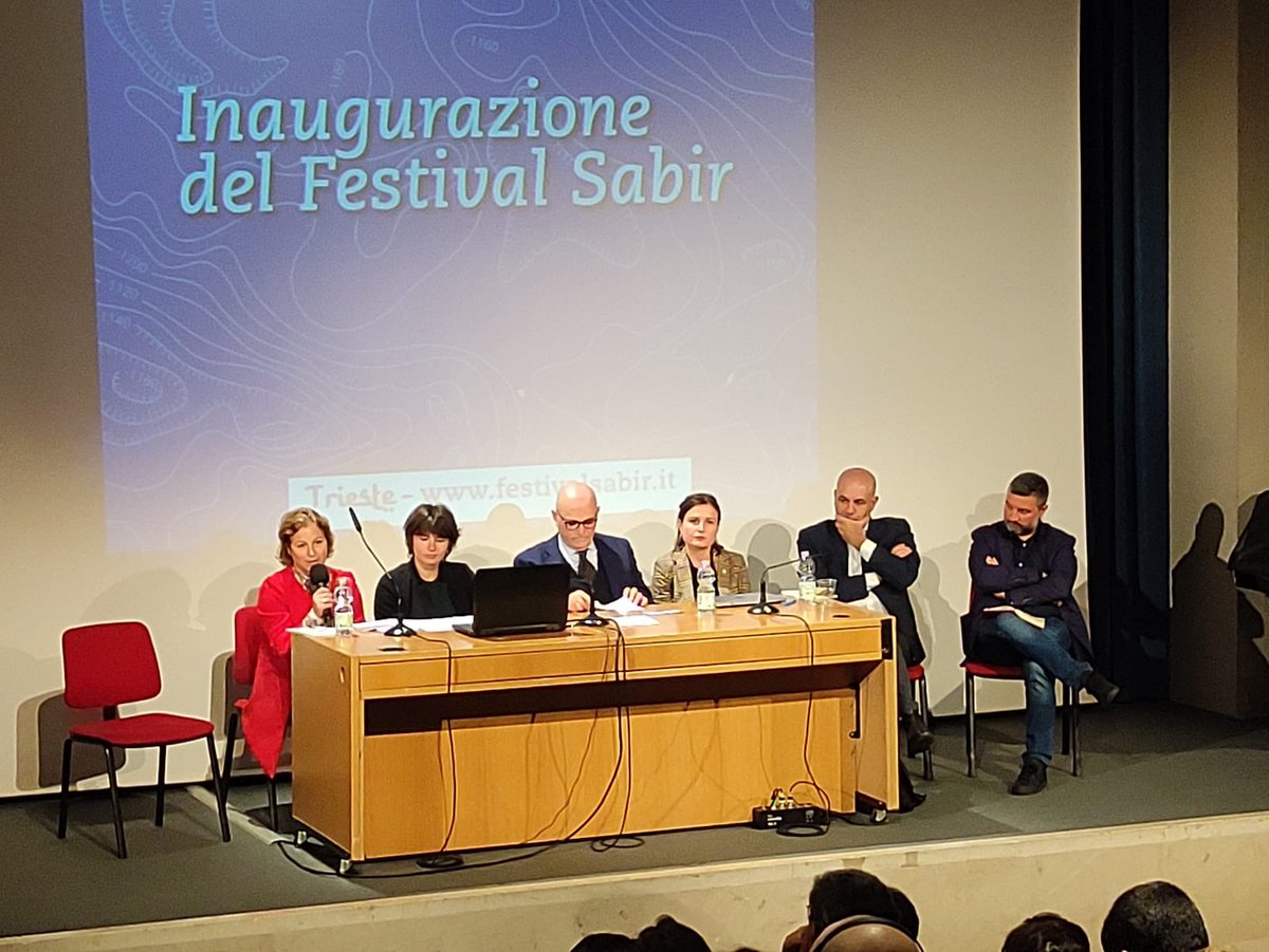 Stamattina ero all’apertura della nona edizione del <a href="/FestivalSabir/">Festival Sabir</a>, tre giorni di incontri e riflessioni sulle tematiche legate alle migrazioni e alle culture del Mediterraneo. #Sabir2023