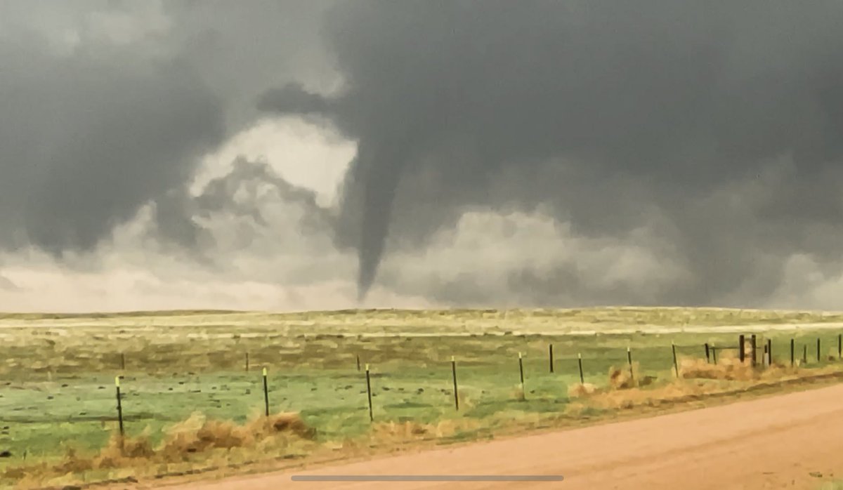 aaronjayjack's tweet photo. Team Jayjack &amp; Cosmo the Toller documented at least 4 tornadoes yesterday in Colorado. Cosmo has now seen at least 8 tornadoes in his 4 months on Earth. #cowx #tornado https://t.co/wRgLeCd7kk