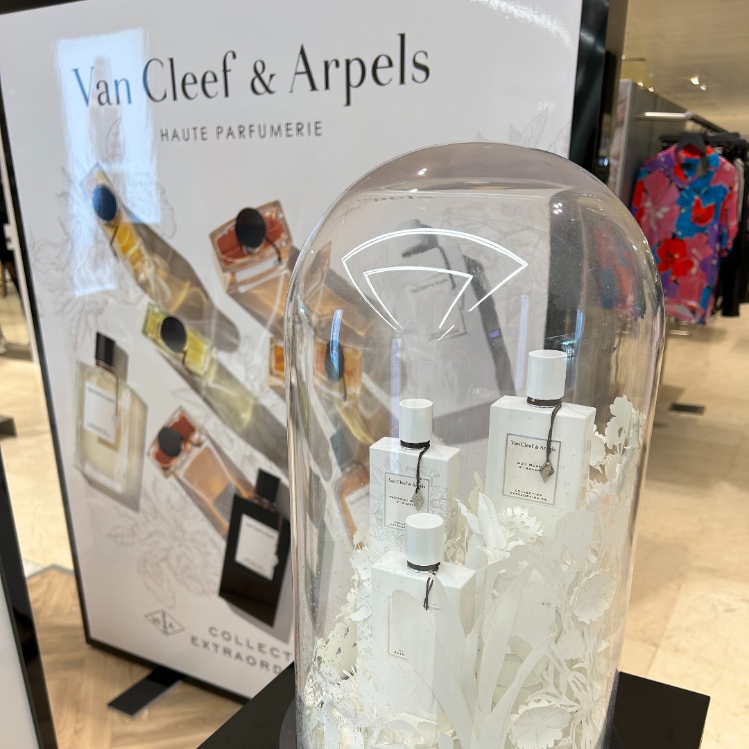 There are so many exciting things happening at Fenwick, Brent Cross! From their 2023 Womenswear Summer Shop launch, to their brand new fragrance pop- up, Van Cleerf & Arpels which arrived this week! Both located on the fashion floor level 2, head down to enjoy ✨😍.