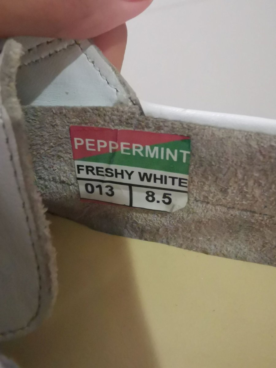 Pichayapaa_'s tweet photo. ส่งต่อรองเท้า peppermint ไซส์ 8.5
✨ราคา 300 บาท (ซื้อมา 1100)✨ ใส่ไม่กี่ครั้งแต่เก็บไว้นาน
แถมแผ่นรองพื้น+ถุงเท้า 2 คู่
สนใจdmได้ค่า ลดได้อีก จะจบปี4แล้วเคลียร์ห้องอยู่😂
#cu106 #cu107 #dek65 #dek66 #รองเท้าpeppermint #รองเท้าเปเปอร์มิ้นท์ #ชุดนิสิตมือสอง #ชุดนิสิต #จุฬา https://t.co/bdcdWdSPn3