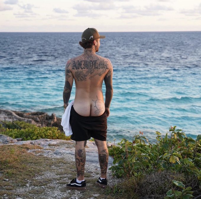 who wants more ass stuff https://t.co/4TWatOLPNG https://t.co/dp1xb2w44l