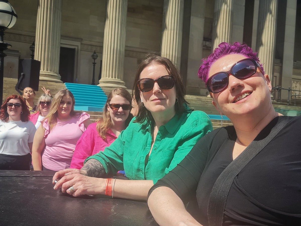 jazaminsinclair's tweet photo. Photos from Sunday - singing with @senseofsoundUK & @JamieWebster94 as part of the Eurovision welcome eventβ¦ β€οΈπ€πΆ
#backstage #crowd #onstage #singing #singers #choir #backingvocals #vocals #soundcheck #music #liverpool #liverpoolmusic #rehearsals #senseofsound #jamiewebster https://t.co/UnHZLihcT8