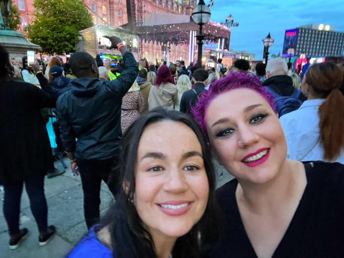 jazaminsinclair's tweet photo. Photos from Sunday - singing with @senseofsoundUK & @JamieWebster94 as part of the Eurovision welcome eventβ¦ β€οΈπ€πΆ
#backstage #crowd #onstage #singing #singers #choir #backingvocals #vocals #soundcheck #music #liverpool #liverpoolmusic #rehearsals #senseofsound #jamiewebster https://t.co/X8pmrLUkTB