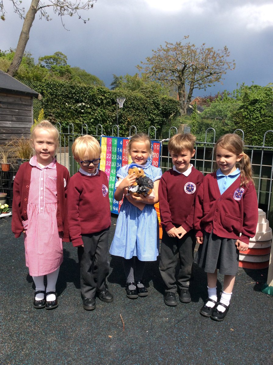 Red class have been exploring different materials this afternoon. We worked in teams to make capes for our teddies to hopefully keep them dry when the rain arrives! 🌧🐻🐻🐻☔️