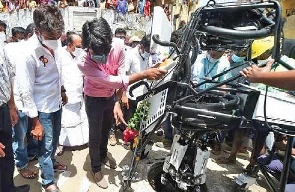 tamilmarxorg's tweet image. #Justin #ManualScavenging #DMK

கையால் மலம் அள்ளுவது ஒழிக்கப்படும் என்ற திமுக வின் தேர்தல் வாக்குறுதி என்ன ஆனது?

பாதாள சாக்கடையில் விஷவாயு தாக்கி உயிரிழப்போரில் முதலிடத்தில் தமிழ்நாடு இருக்கிறது.கடந்த 2 ஆண்டுகளில் மட்டும் 50 பேர் உயிரிழந்துள்ளனர்.

 1/2