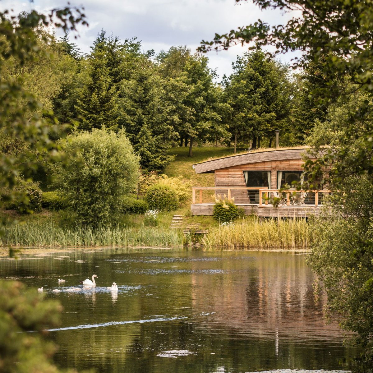 ⭐ Prize Announcement ⭐
Ladies' Day on Wed 30 August is fast approaching and we're excited to announce the prizes for our Best Dressed Lady and Best Hat competitions, thanks to our sponsors <a href="/BerberLeatherUK/">Berber Leather</a>, <a href="/Holiday_at_Home/">Holiday at Home</a> &amp; Fascination by Cherished.
catterickbridge.co.uk/Racing/Ladies-…