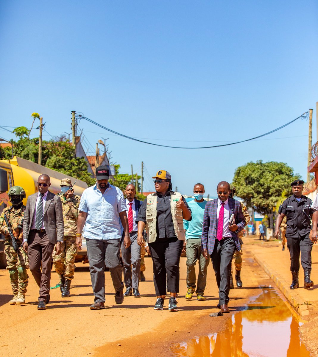 RAtuzarirwe's tweet photo. YESTERDAY, Gen. @mkainerugaba SPA/SO toured roads in Kampala to personally ascertain the state of infrastructure, Gen. MK was accompanied by the Executive Director @dorothykisaka and @KCCAUG Officials. Thank you Gen. MK for your efforts! We appreciate you, Sir. 

Long live MK. https://t.co/n33z4mPYJm