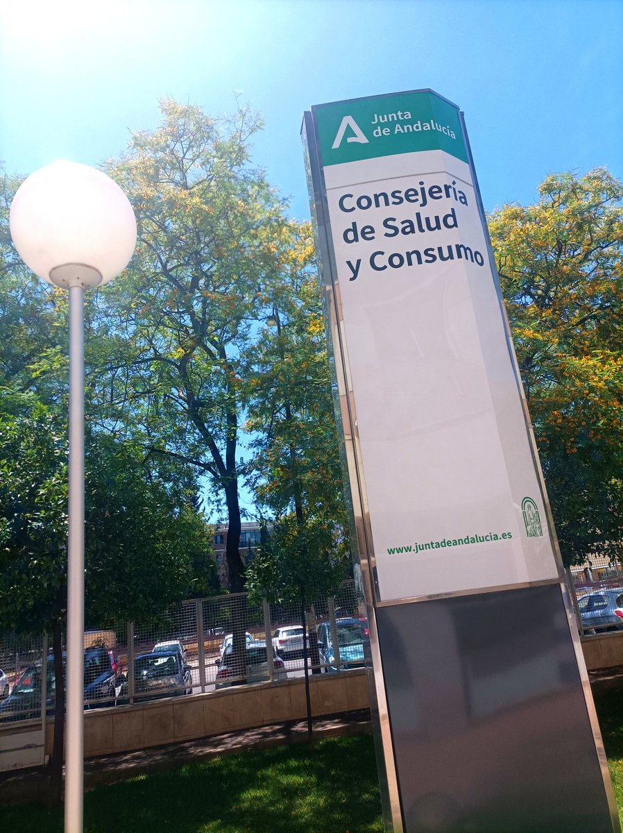 Muy agradecido a <a href="/LuispizLuis/">luis pizarro</a>, defensor andaluz del paciente #salulmental en <a href="/saludand/">Consejería de Sanidad, Presidencia y Emergencias</a> por recibirme y poder proponerle acciones de mejora en la atención sanitaria a personas y familias en riesgo de #suicidio. Ha sido un honor conocerle e intercambiar ideas
