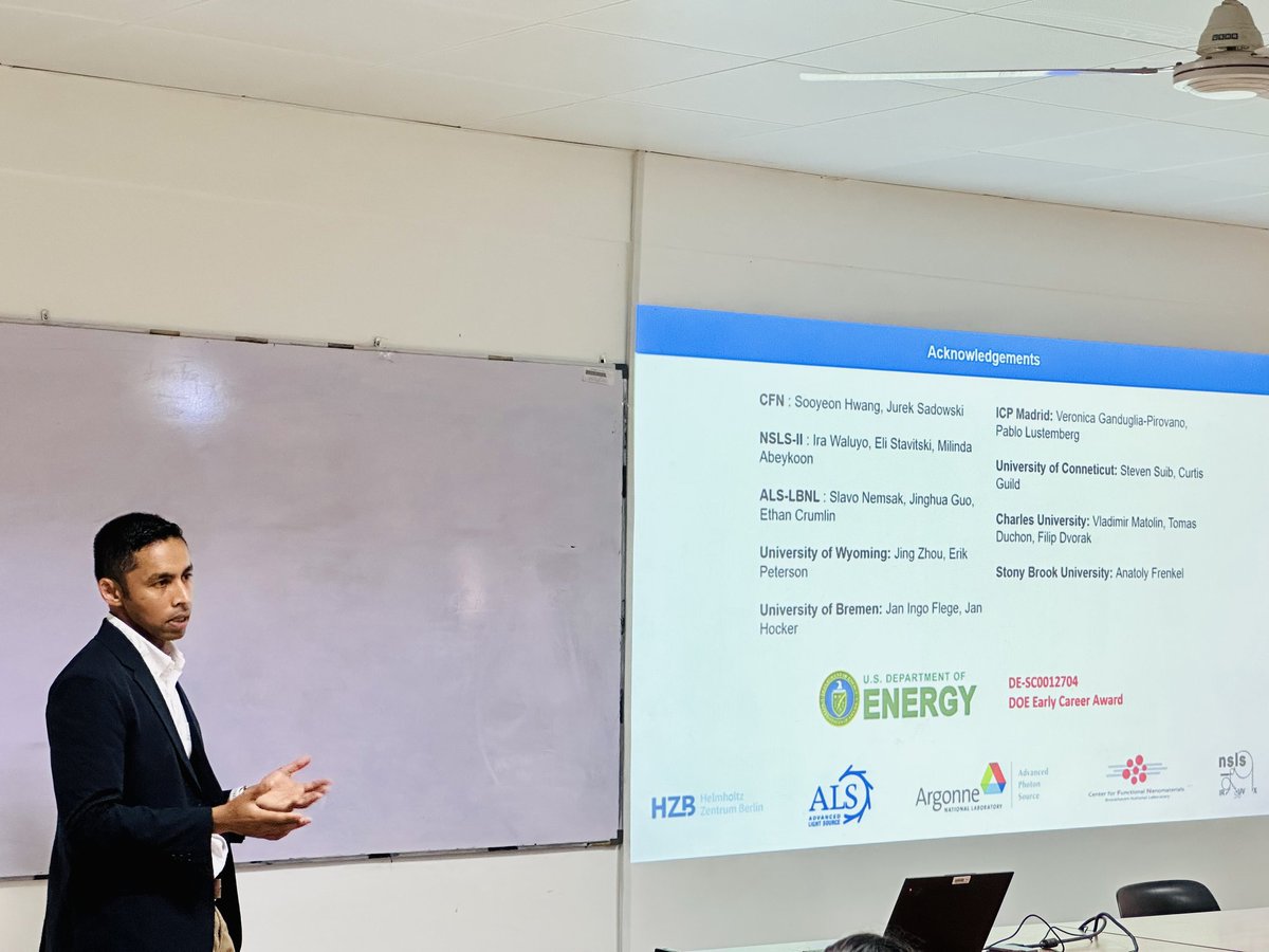 ChemSocUOC's tweet photo. A warm thank you to Dr. Sanjaya D Senanayake of Brookhaven National Laboratory for visiting the Department of Chemistry and for imparting knowledge with a valuable talk! It was a truly inspiring day, and it was great to see a large audience.
#CHEMSOCUOC https://t.co/lrxdAB6zJr