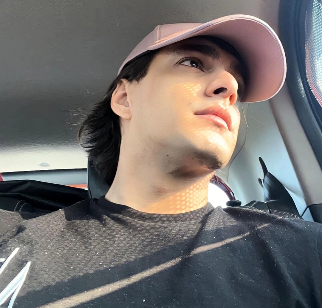 mohsincomfortt's tweet photo. my literal sunshine <3 https://t.co/9Ynm7w24Sm
