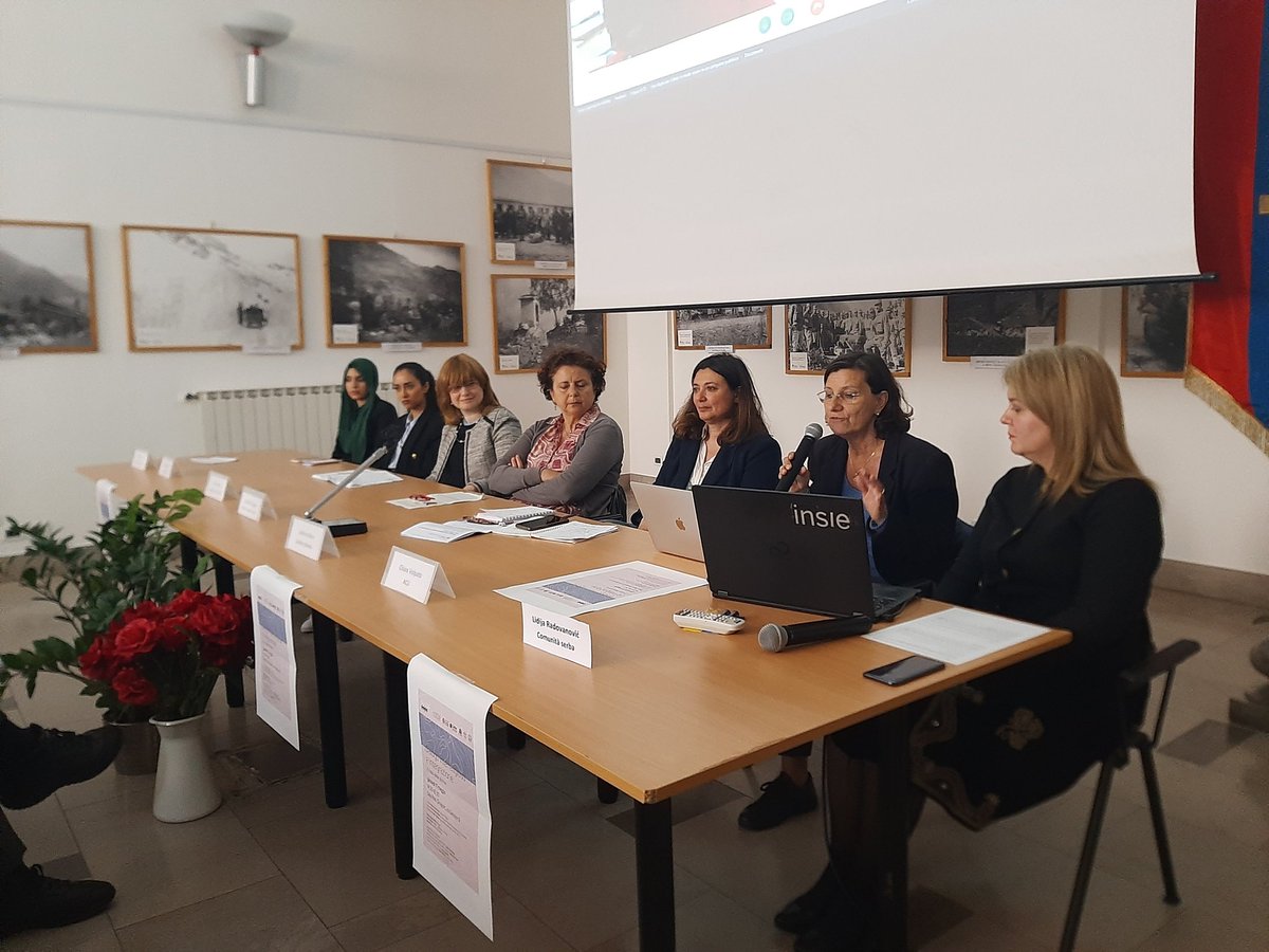 "Le #donne #migranti sono delle vere e proprio leader laiche delle comunità religiose. Custodiscono la tradizione della proprio terra ma sono anche garanti della #pace". Chiara Volpato (Coordinamento Donne ACLI <a href="/DonneAcli/">Coord.to Donne Acli </a>) al <a href="/FestivalSabir/">Festival Sabir</a> 
#sabir2023 #Trieste