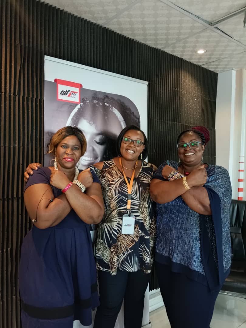 feminicides237's tweet image. Nous étions à la radio #ELLFM pour presenter la lettre adressée au Président de la République par le Collectif STOP FEMINICIDES 237 sur la montée des féminicides au Cameroun.

#stopfeminicides 
#stopféminicides237
#Cameroun