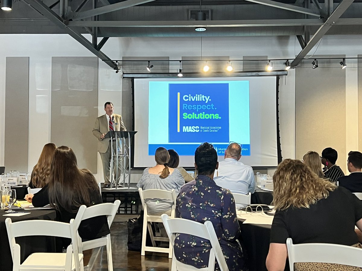 LaurenBGriggs's tweet photo. What better way to kick off @SCEDA’s Symposium in Beaufort than with @MuniAssnSC’s own @CharlieB_SC! Eager to hear Charlie’s perspective on navigating local government. We have a great day ahead! #SCEDA #EconomicDevelopment https://t.co/VaT42VK6MF