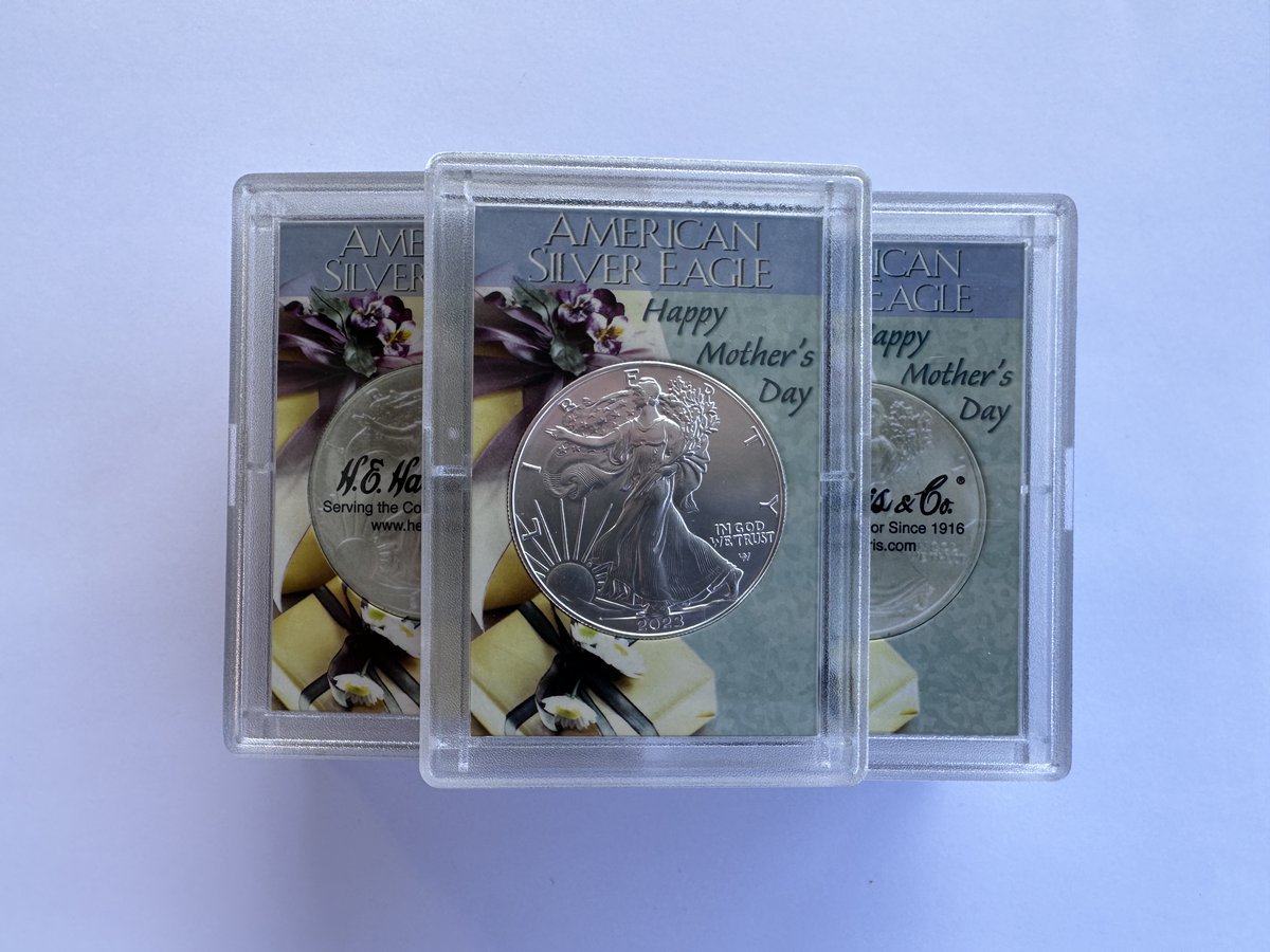 BronzeLook's tweet photo. Mothers Day ideas and these will hold their value!
A 2023 1oz silver eagle packaged in our Mothers Day holders or a one tenth oz gold eagle with bezel paired with one of our gold chains would be lovely gifts!

#giftshop #goldeagle #silvereagle #MothersDay2023 #mothersdaygifts https://t.co/pZXB8MeOUt