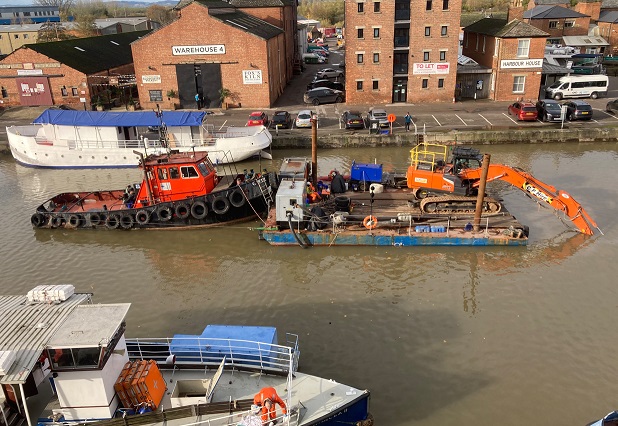 Our Regional Director Mark Evans was on BBC Radio Gloucestershire this morning to discuss the latest situation with Gloucester Docks now that the visitor moorings have reopened. Click the link and go to  1h 36m 27s to hear what he's got to say. bbc.co.uk/sounds/play/p0… <a href="/BBCGlos/">BBC Gloucestershire</a>