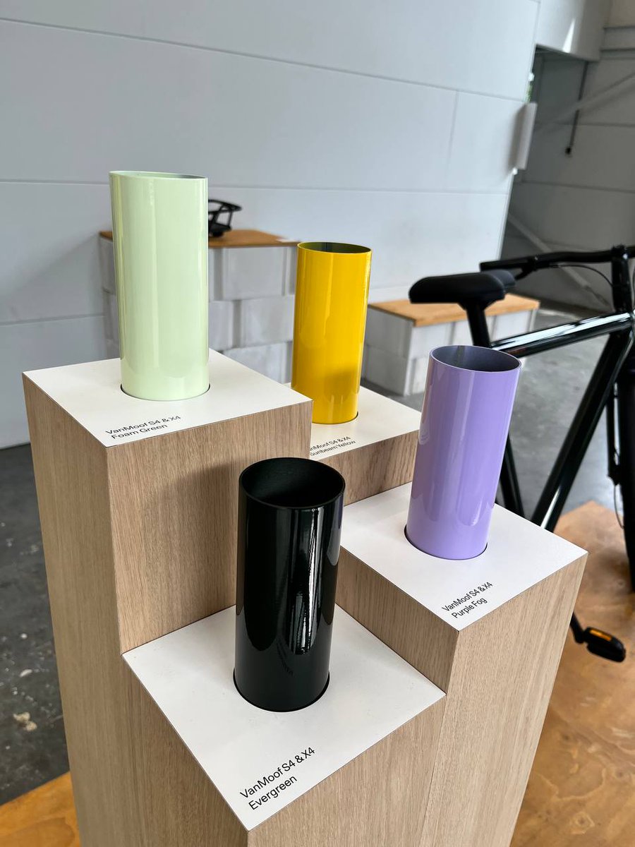 To be honest, I was expecting the <a href="/VanMoof/">VanMoof</a>  S4 to be a S3 with a new paint job. But I'm impressed how big of an improvement this is over the S3. + Really in love with the colors💚🧡💜