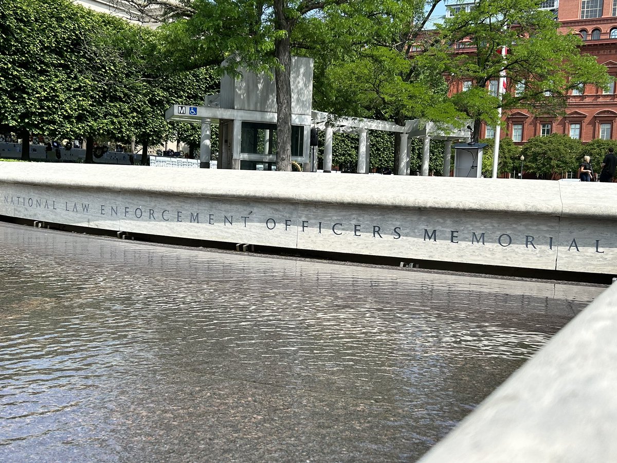 szrn_capdef's tweet photo. The National Law Enforcement Officers Memorial is among the most beautiful and moving memorials in Washington, DC. The names of fallen officers are etched in stone beneath a dense canopy of Little Leaf Linden Trees, which provide cool shade on the hottest of days. 1/2 https://t.co/J9PxaO453Q