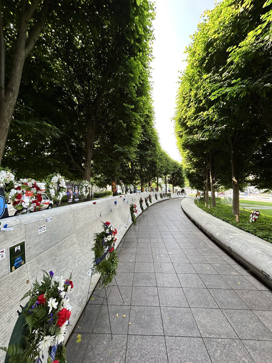 szrn_capdef's tweet photo. The National Law Enforcement Officers Memorial is among the most beautiful and moving memorials in Washington, DC. The names of fallen officers are etched in stone beneath a dense canopy of Little Leaf Linden Trees, which provide cool shade on the hottest of days. 1/2 https://t.co/J9PxaO453Q