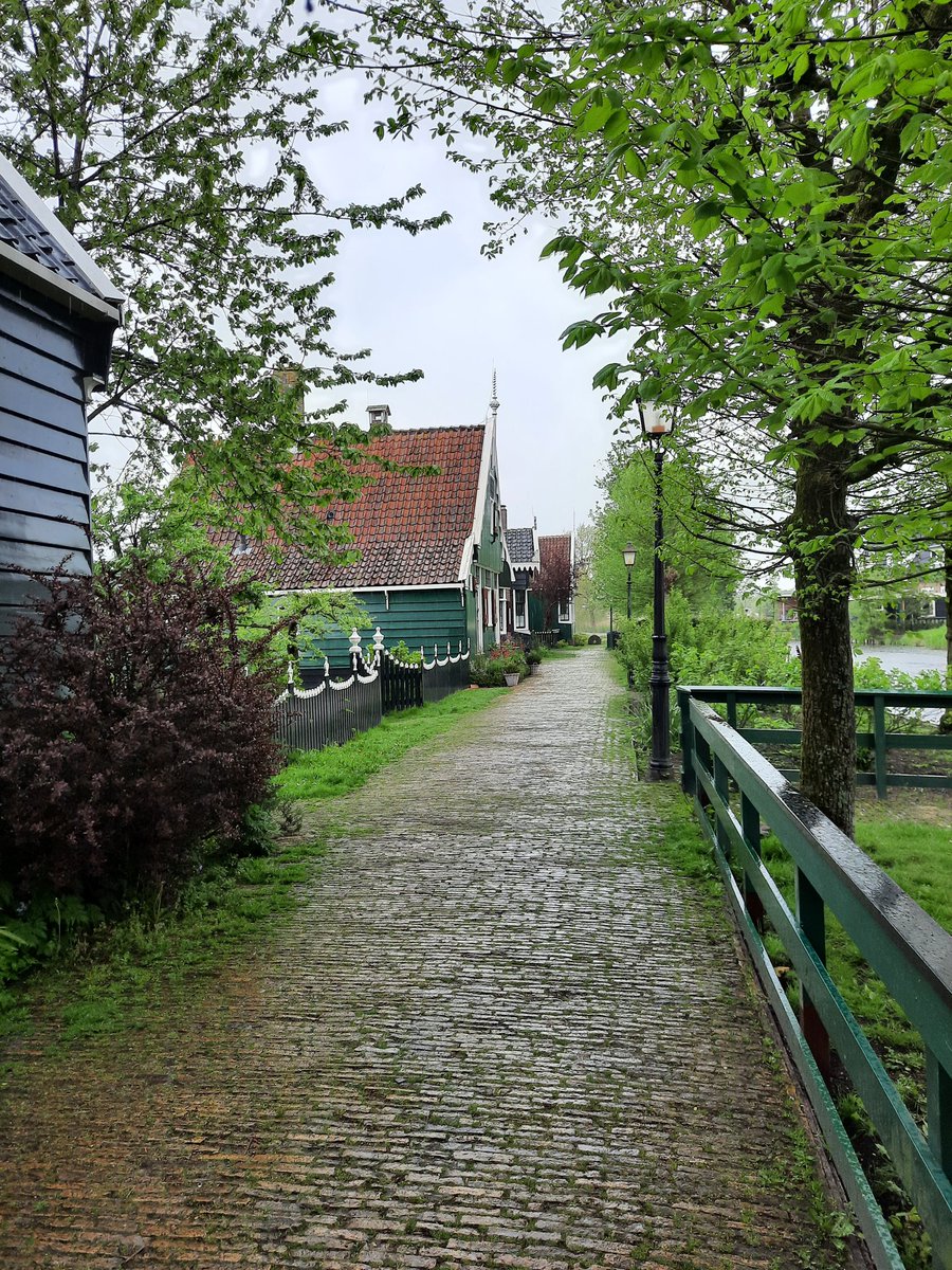 ariellesbindery's tweet photo. A trip to the Zaanse Schans today! It is filled with historic windmills. And we only got caught in the rain once. https://t.co/KZqgsnXVtd