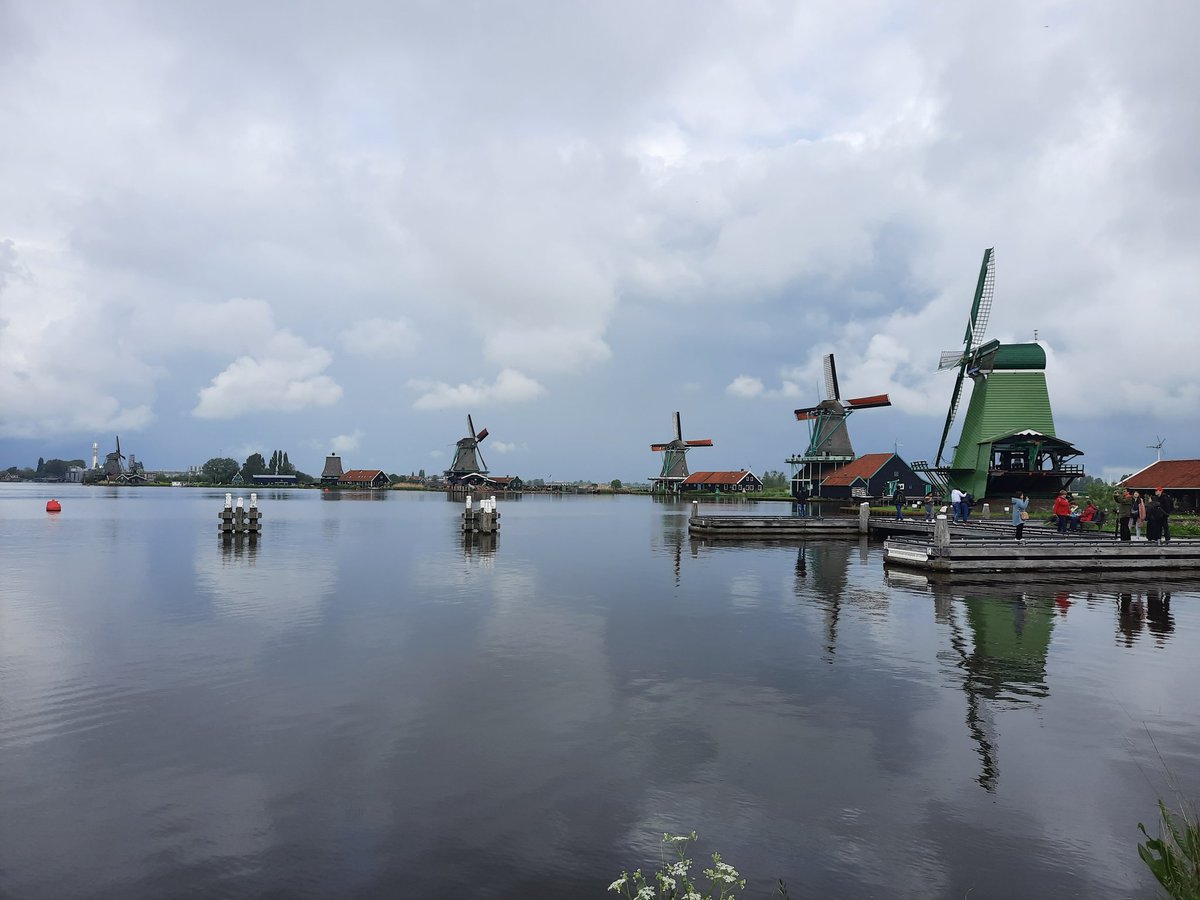 ariellesbindery's tweet photo. A trip to the Zaanse Schans today! It is filled with historic windmills. And we only got caught in the rain once. https://t.co/KZqgsnXVtd