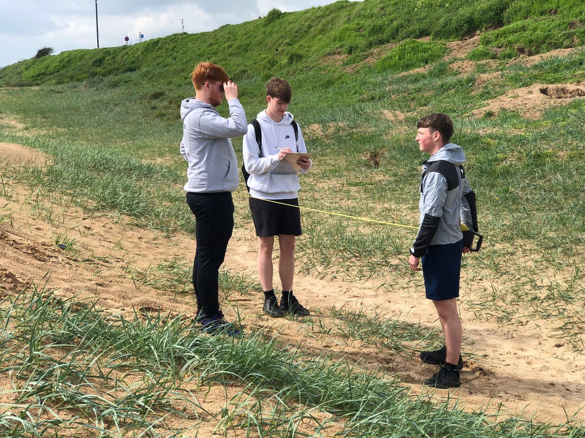 Year 12 measuring sand dune profiles on the East Yorkshire coast. One of the range of fieldwork activities being completed at 
<a href="/CranedaleCentre/">Cranedale Centre</a>, in North Yorkshire, as part of their A Level course 🌍📋🖊️ #Geography #ALevel #Fieldwork #Education