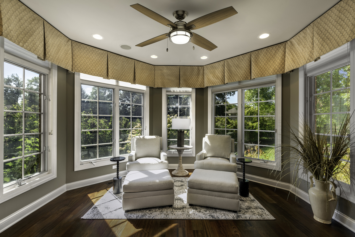dfdesigninc's tweet photo. Are you ready to update your home office?  Why not work comfortably?

#WorkFromHome #DFDesignInc #HomeOfficeInteriorDesign #CustomFurniture #HomeAccessories https://t.co/8anndkSBJZ