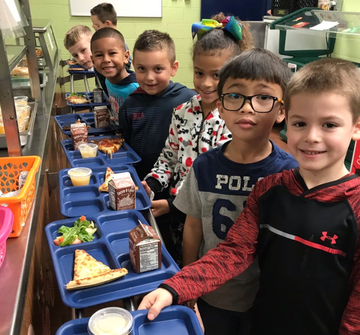 BREAKING: Bernie Sanders &amp; Ilhan Omar are preparing to introduce a new bill that offers free school meals to ALL children, regardless of their parents' income level.  Details:

-  The bill aims to offer free breakfast, lunch, dinner and a snack to all students from preschool to