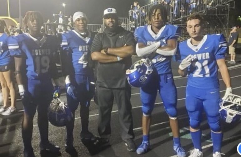 TyrelleDavis3's tweet photo. @Coachjdallen miss y’all boys❤️ https://t.co/1BRh0gp40d