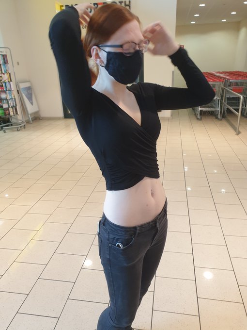 Uiii Noch so ein altes Bild gefunden.. Hat man irgendwie schon  vergessen, die Zeit der Maskenpflicht<a href="/tag/redhead"class="tags"><span>#redhead</span></a><a href="/tag/hotel"class="tags"><span>#hotel</span></a><a href="/tag/girlswithglasses"class="tags"><span>#girlswithglasses</span></a><a href="/tag/vienna"class="tags"><span>#vienna</span></a><a href="/tag/wien"class="tags"><span>#wien</span></a>
