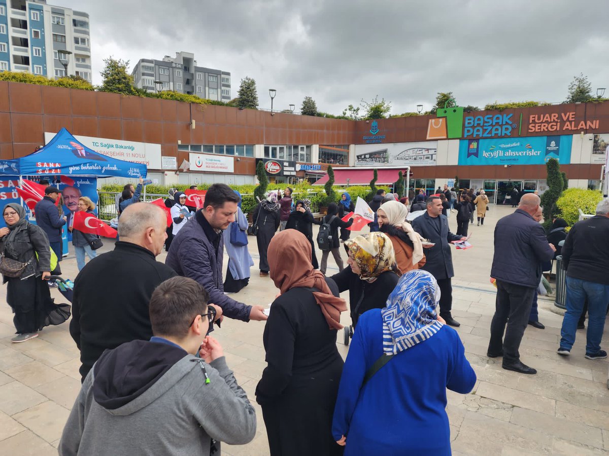 BasaksehirMhp's tweet photo. 📍Başak Pazar Başakşehirlilerle buluşmaya devam ediyoruz.

@sertel_selim @_MHPistanbul_ https://t.co/zI9AtPr95q