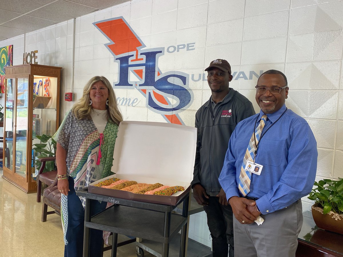 HSChargers's tweet photo. Shout out to #HellenofTroy and #GreatAmericanCookieCompany for spoiling our teachers today!
#theHope #BetterTogether #TeamDCS #TeacherAppreciationWeek https://t.co/culFtS8VNT