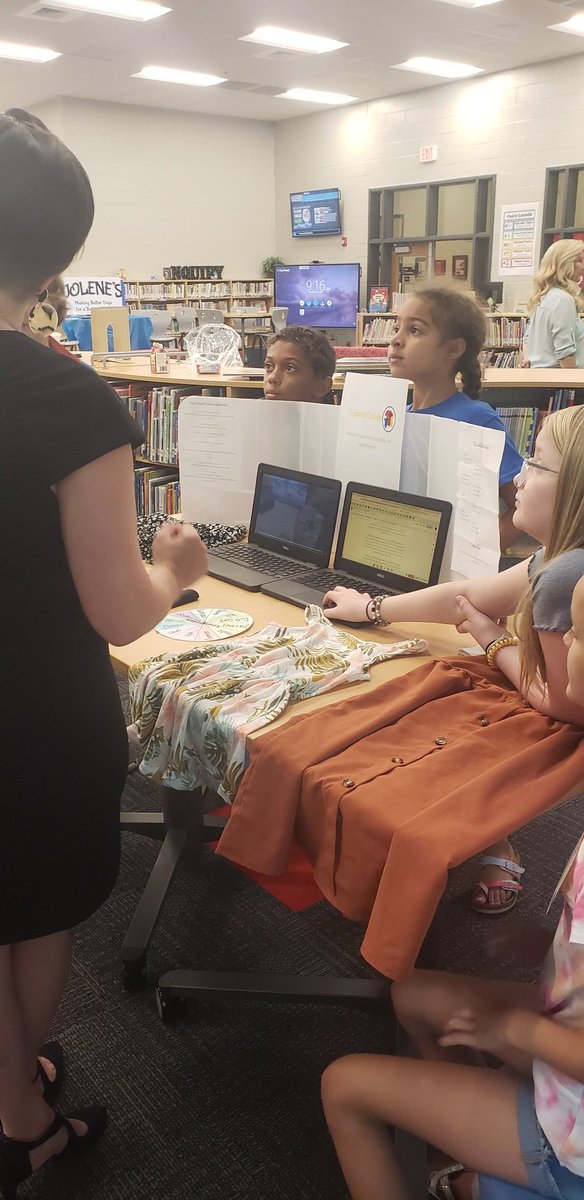 rbassteacher's tweet photo. 4th Grade Shark Tank in action. @CMCSIWarriors https://t.co/de4VyQfRSC