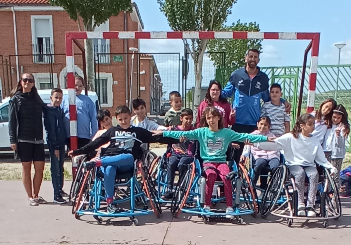 🙌 Este jueves hemos estado enseñando el deporte del #balonmano en silla de ruedas en el <a href="/elpradoceip/">CEIP El Prado</a> a alumnos de 3º 4º 5º y 6º de Primaria dentro de la programación de su semana cultural 😍

¡Qué buena jornada hemos pasado! 💯 #inclusport #inclusion